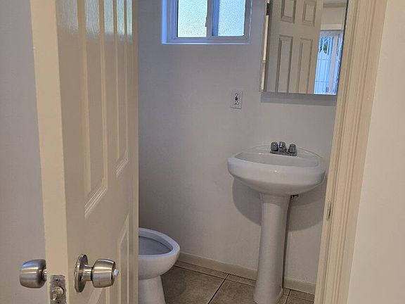 Half bathroom (first floor)