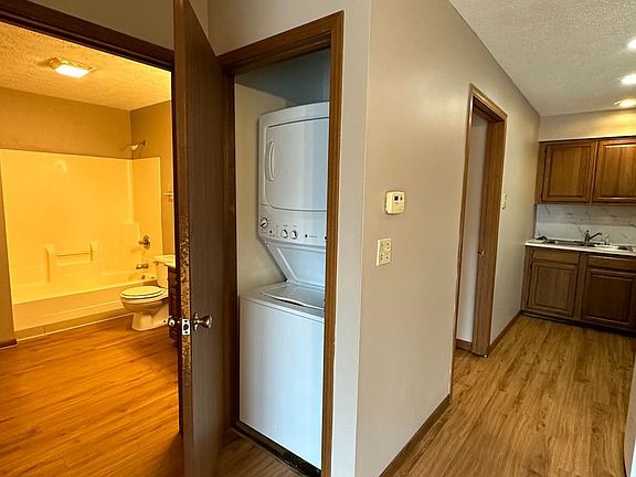 4th image of 905 Union St #6