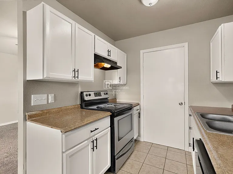 303 Westwood Dr — Photo 8
