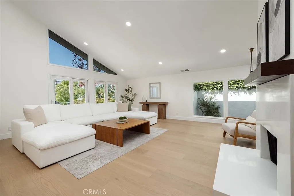 4 bed, 2463 sqft, $8,000 — Photo 4