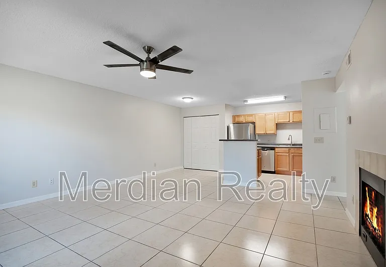 305 Lakepointe Dr #104 — Photo 5