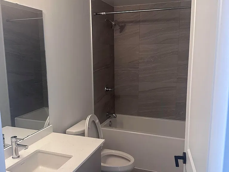 2075 Lakeshore Rd #2211 — Photo 4