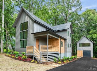 10 English Pl, Candler, NC 28715