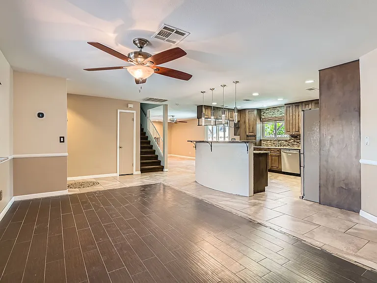 733 Strawberry Pl — Photo 5