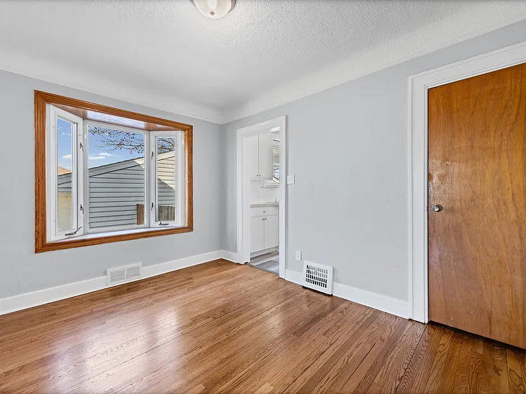 922 Mayflower Ave — Photo 12
