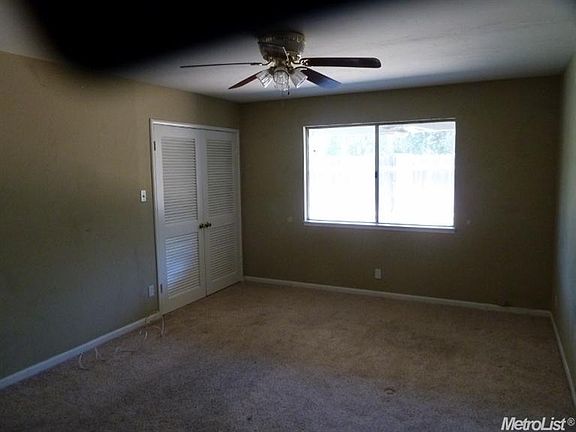 3rd image of 370 Lindley Dr