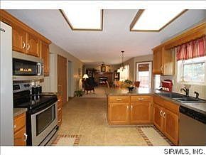 4th image of 1034 Edgewood Dr