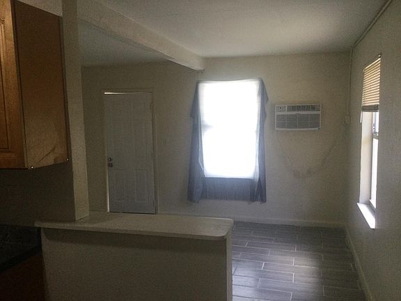 5th image of 641 NW 14th Ter