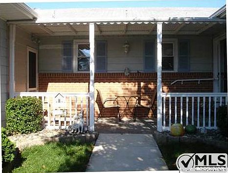2nd image of 219 Bonaire Dr