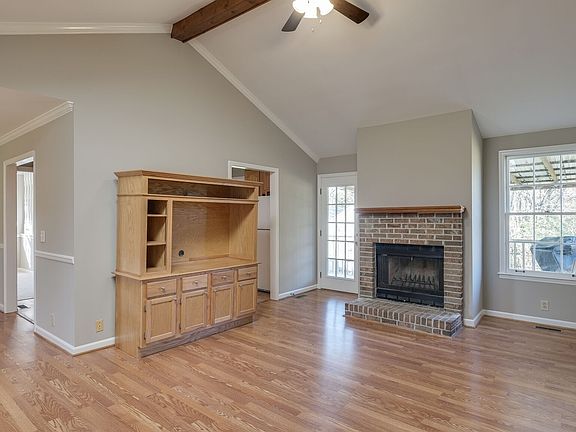 3rd image of 512 Meadow Creek Ln