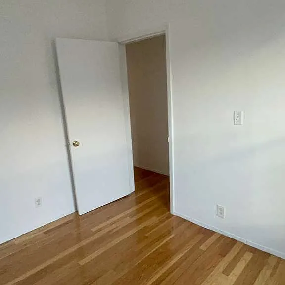 1801 Weeks Ave #3J — Photo 5
