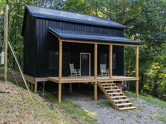 5th image of 629 Glory Barn Rd