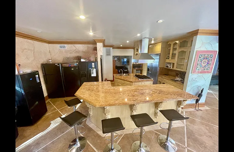 4266 Hillcrest Dr — Photo 16