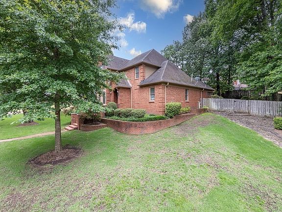 2nd image of 2557 Horsham Dr