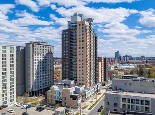 318 Spruce St #2001, Waterloo, ON N2L0E9