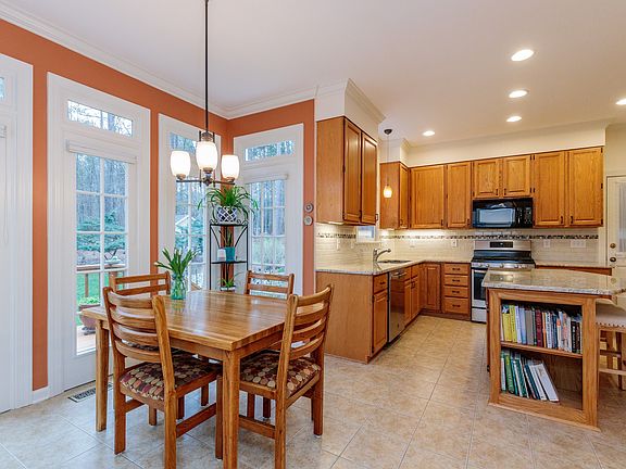 4th image of 103 Stockbridge Pl