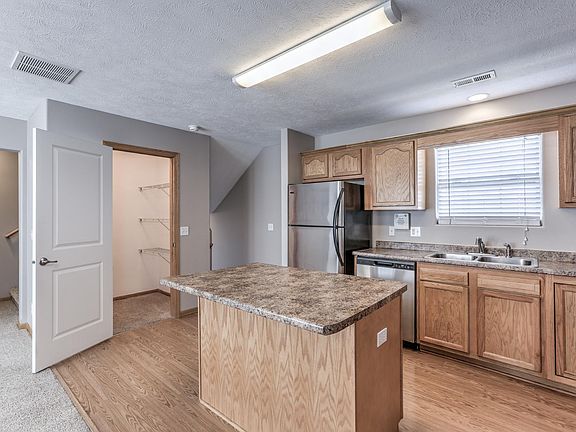 3rd image of 14662 Ames Ct