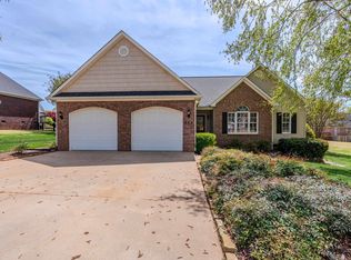 459 Cobblestone Dr, Inman, SC 29349