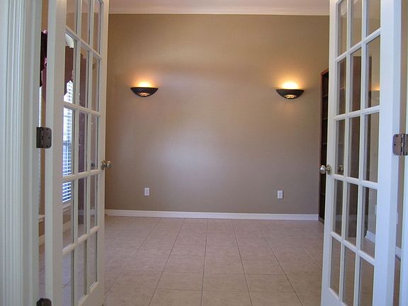 3rd image of 2213 Windsong Ln