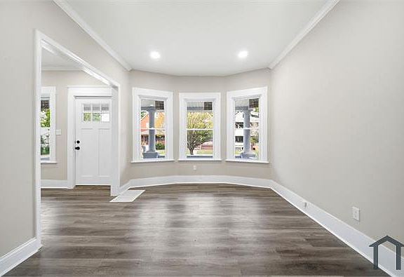 5th image of 12828 Woodside Ave
