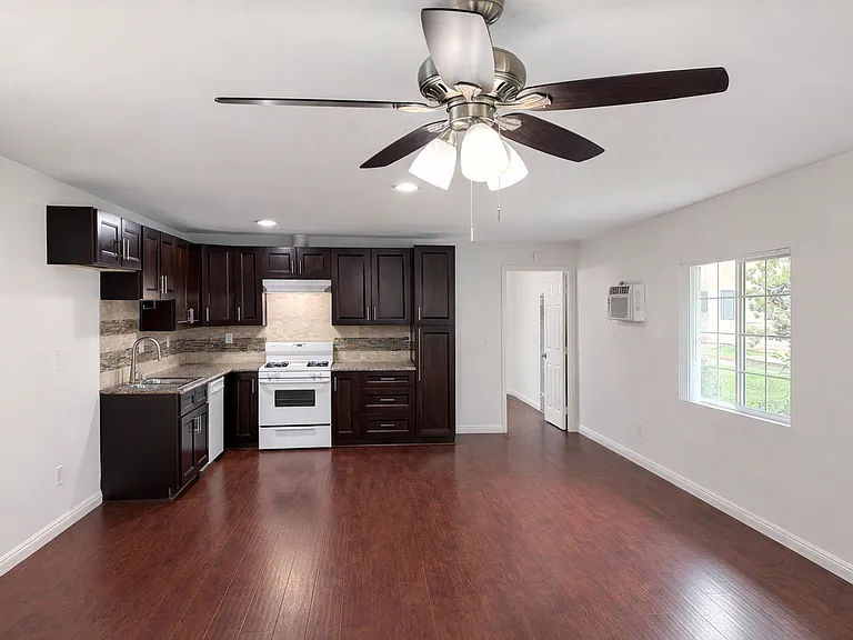 El Centrico Apartments — Photo 6