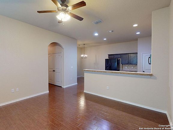 4th image of 657, 661 CREEKSIDE CIR
