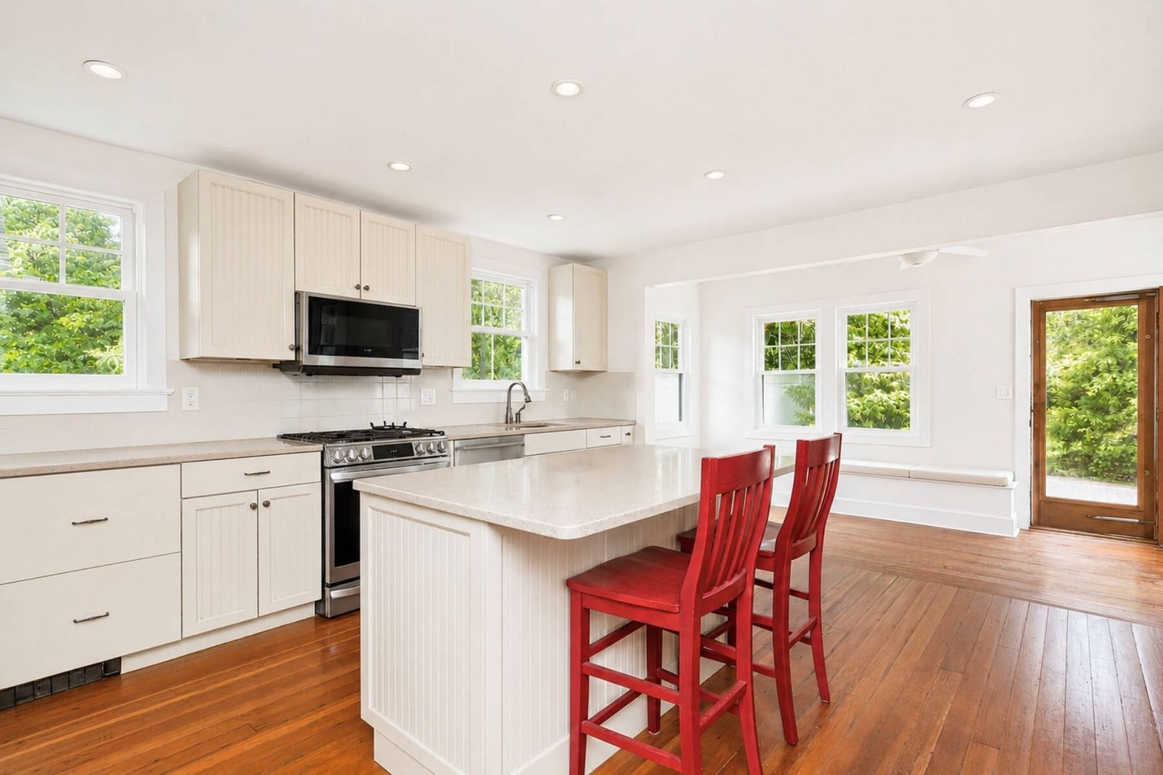  Eat In Kitchen