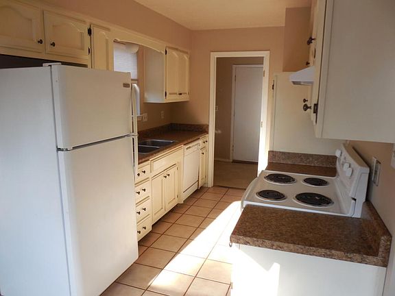3rd image of 505 Georgene Dr NE