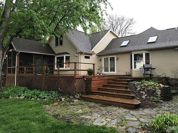 5th image of 51 Darlyn Dr
