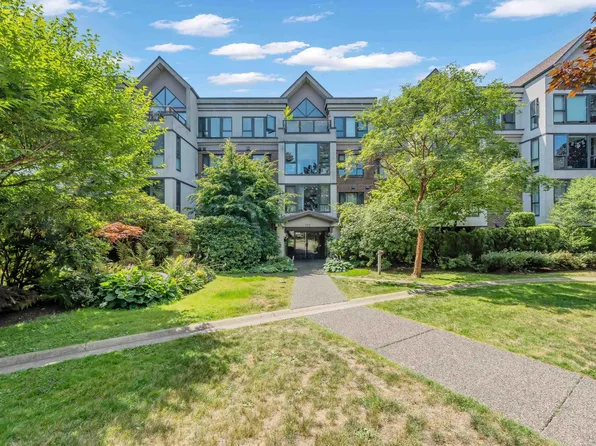 175 E 10th St #210, North Vancouver, BC V7L 4W1