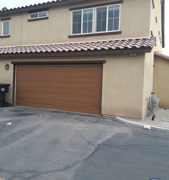 642 W Brewer Rd — Photo 1