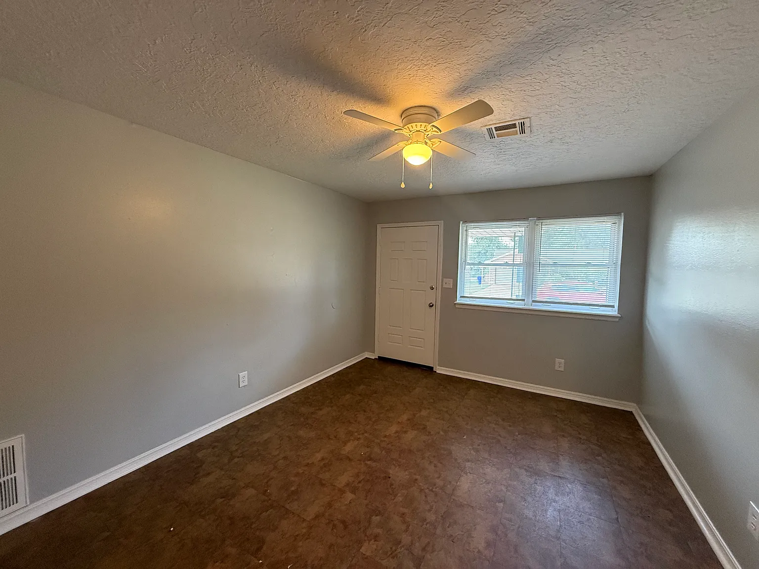 1320 Parkwood Terr — Photo 3