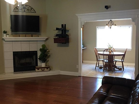 5th image of 208 Nicole Dr