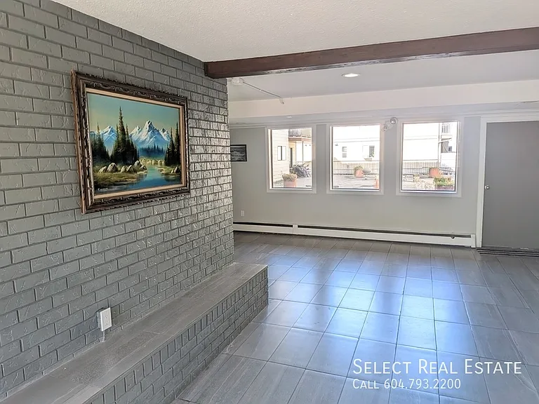 45749 Spadina Ave #203 — Photo 2