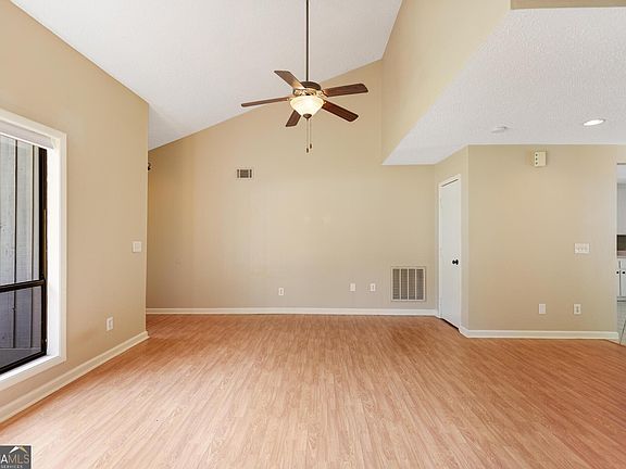 5th image of 2765 Field Creek Ct NE