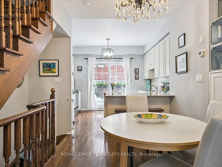 101 The Queensway #Townhouse 2 — Photo 12