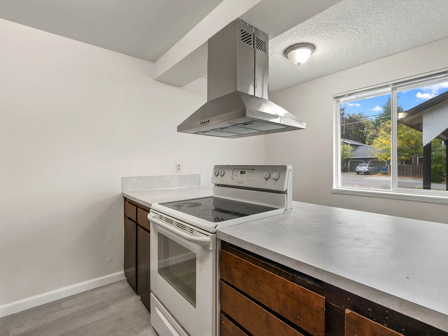 325 North 29th Avenue - A — Photo 4