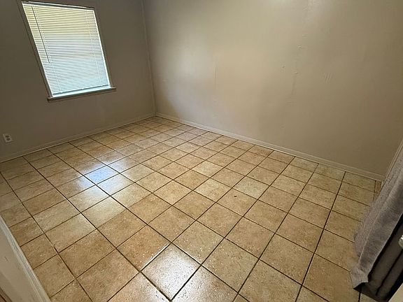 5th image of 2450 N Lynwood Dr