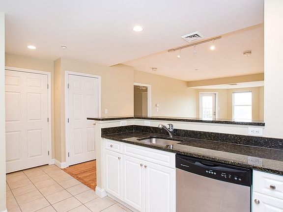 4th image of 10 Seaport Dr APT 2318