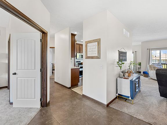 5th image of 1631 Tanglewood Ln