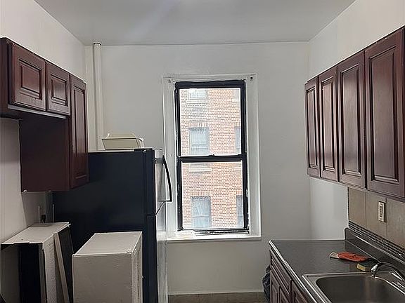4th image of 1177 Anderson Ave APT 3B