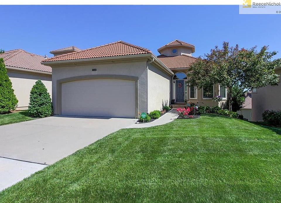 1st image of 428 NE Landings Dr