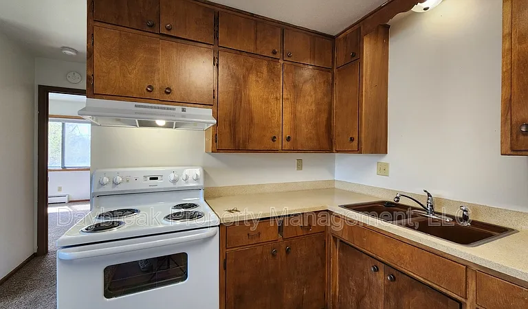 915 7th Ave N #17 — Photo 6