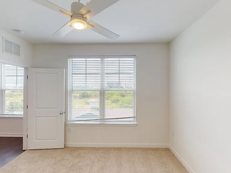Essex Luxe Apartments — Photo 59