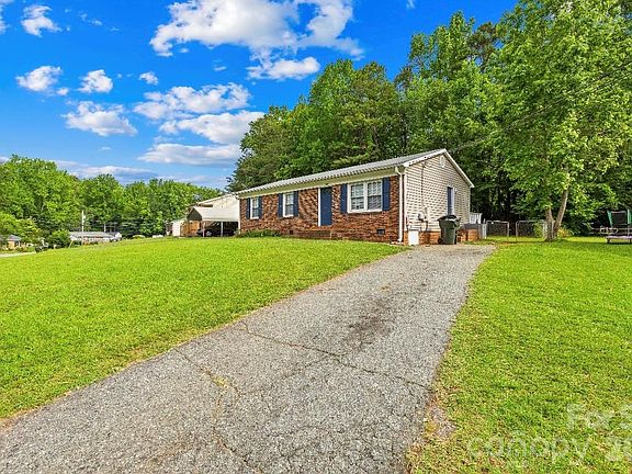 3rd image of 1812 Alpine Dr