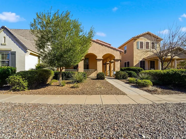 15391 W Dreyfus St — Photo 3