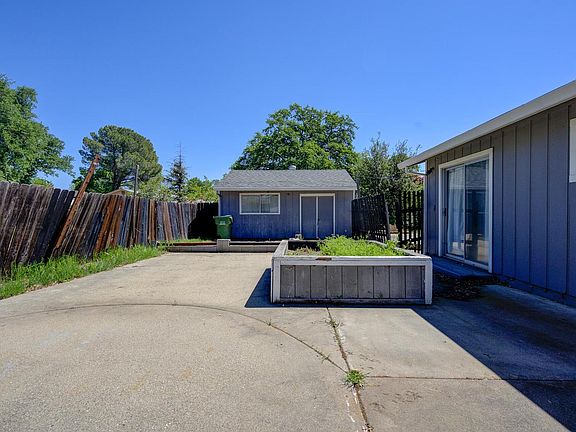 4th image of 2689 Shasta View Dr