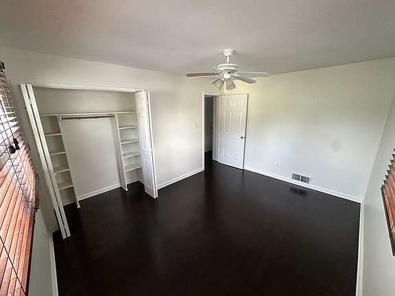 Middle bedroom