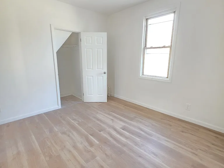 154 Weed Ave #2R — Photo 8