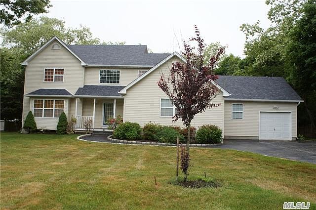 1st image of 10 Emerald Ct